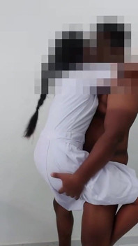 Pareja universitaria de Sri Lanka después del sexo universitario