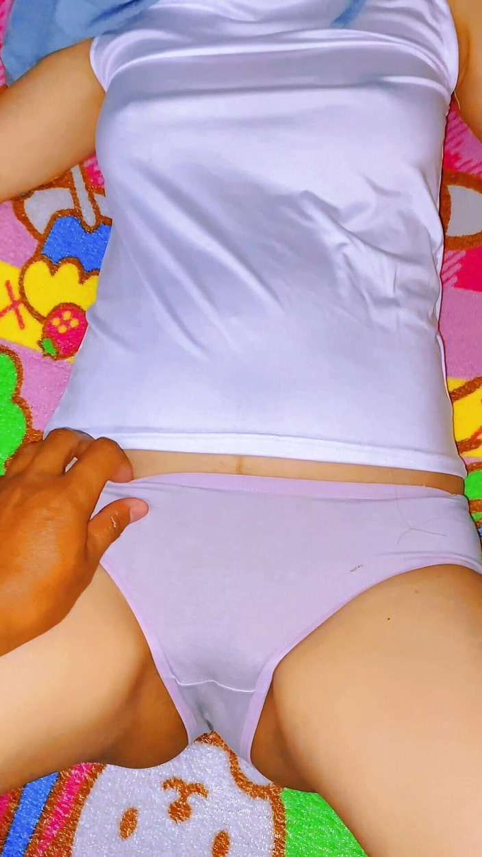 Bella Ivanka: 第1部分 - 热门的Kkn学生做爱