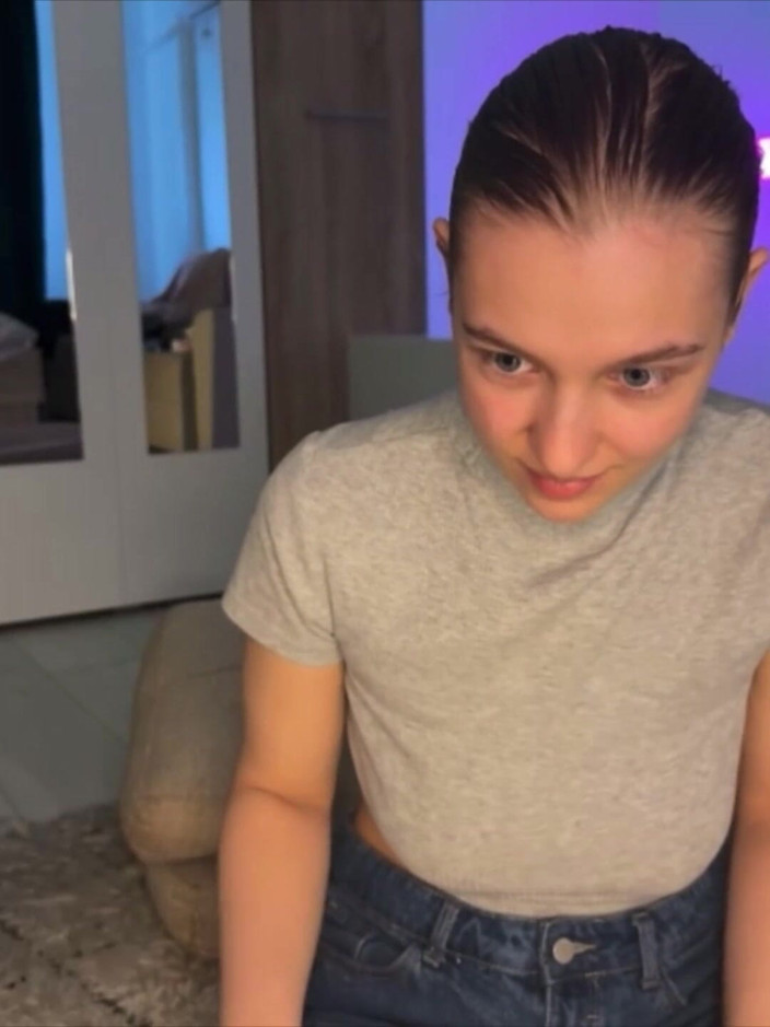 JuiceLussie: Playing with Her Pussy on Webcam