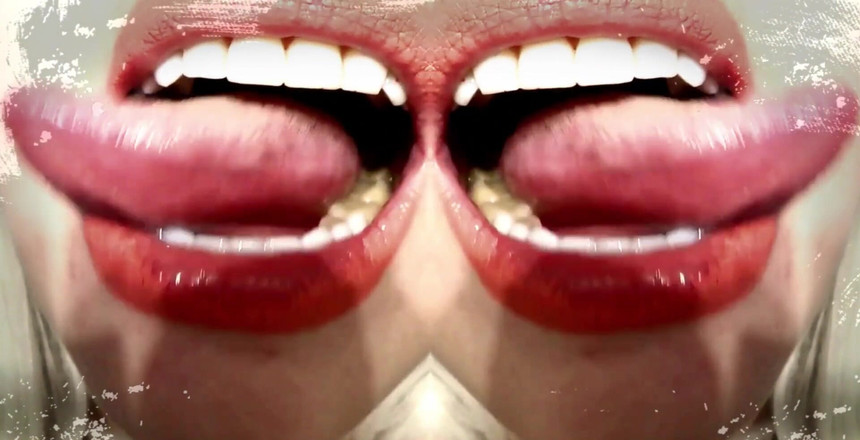 Goddess Misha Goldy: En vacker rysk jätteinna pressar dig att ta av dig...