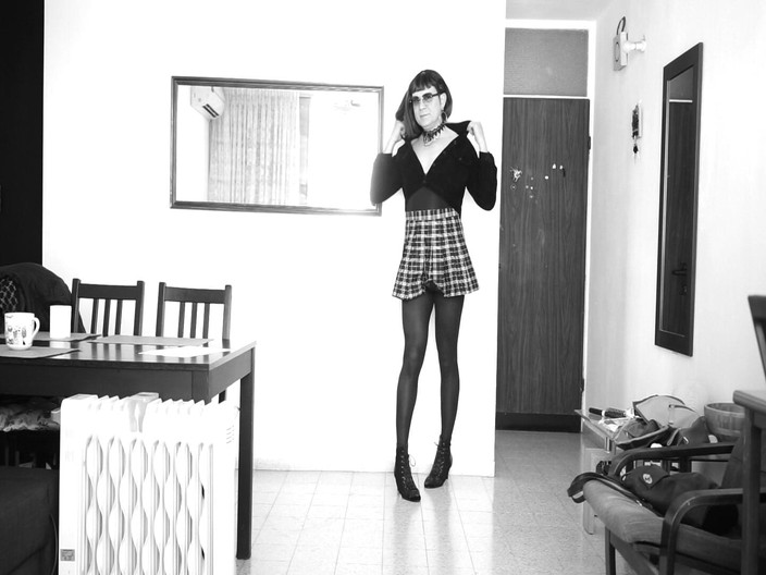 Voyager: Krótki striptiz. Krótka spódnica.