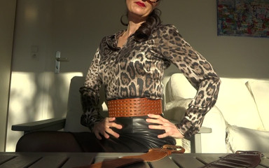 Lady Victoria Valente: 쪼이는 벨트의 폭 넓은 젖탱이 26부