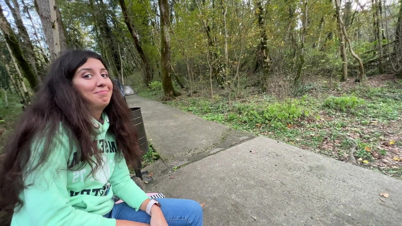 Dis Diger: सेक्सी गाइड लड़की की चुदाई के साथ जंगल में टहलना समाप्त हुआ