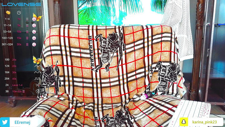 karina_lin: Молодая азиатка пытается пососать дилдо в первый раз