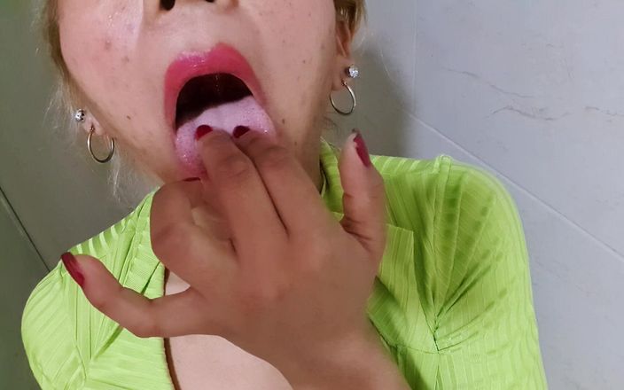 AgataDelphine: 손가락 빨고 싶어