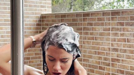 Sara films: Shower day