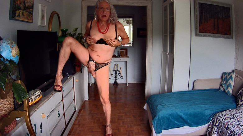 Carlatx: अधोवस्त्र पहनी वेश्या सब कुछ देखते ही छोड़ देती है