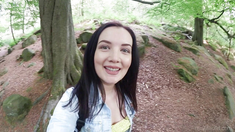 Faye Taylor: Verzweifelt, im wald zu pinkeln nr. 2