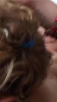Action lesbienne avec une blonde et une brune sexy