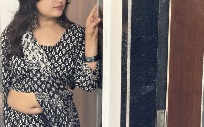 wildDesipair: 새엄마는 방과 그녀 안에 혼자 있는 새아빠를 보았습니다.