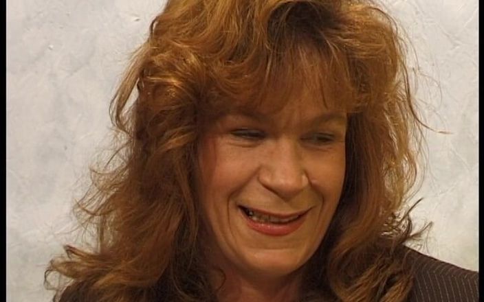 YOUR FIRST PORN: Geile Mutti Maria - Rothaarig Und Feucht - Napalona MILF Maria - Ruda...