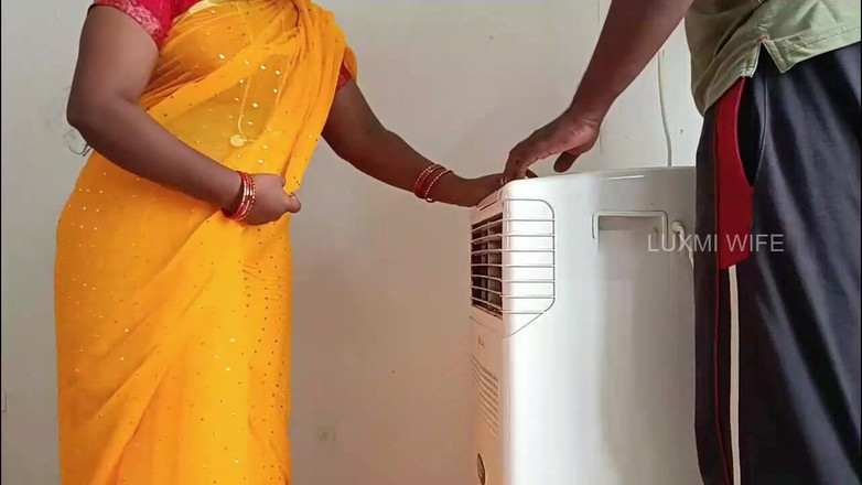Luxmi Wife: 전기 기술자 따먹는 주부 섹시한 Saree- 1부