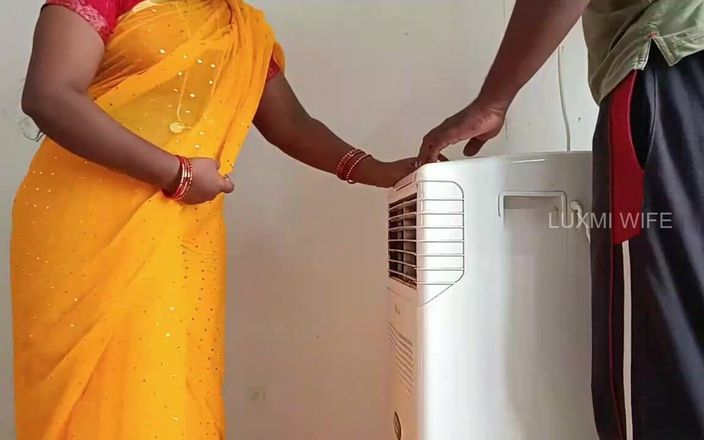 Luxmi Wife: Electrician Fucking Housewife Sexy Saree- Part 1