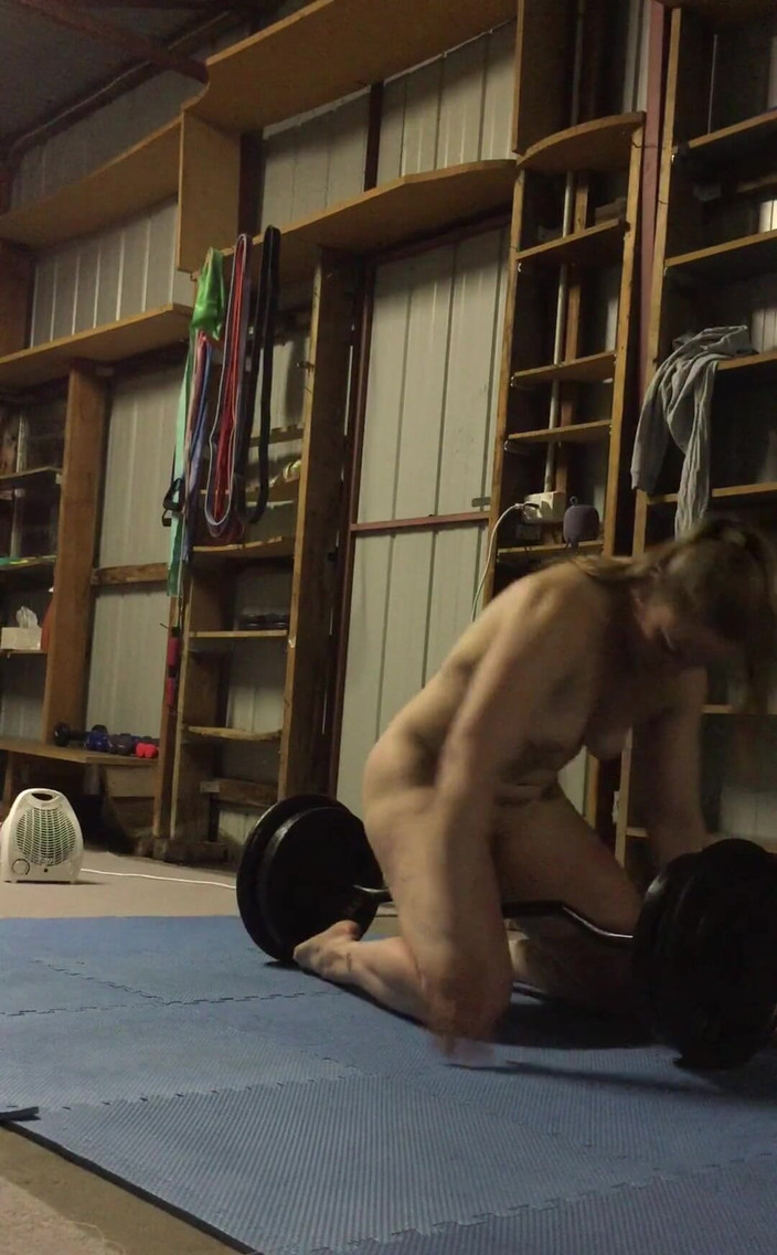 Michellexm: Sinos me excitam especialmente quando estou toda quente e suada...