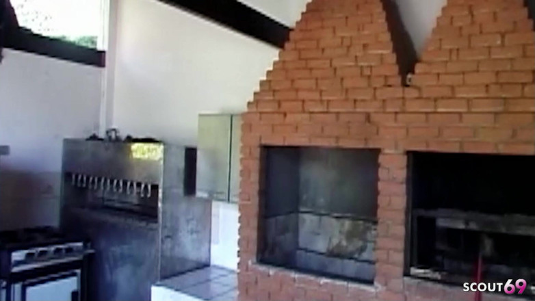 Shemale TS Collection: Blonďatá Velká prsa Shemale šuká chlapy v zadku venku