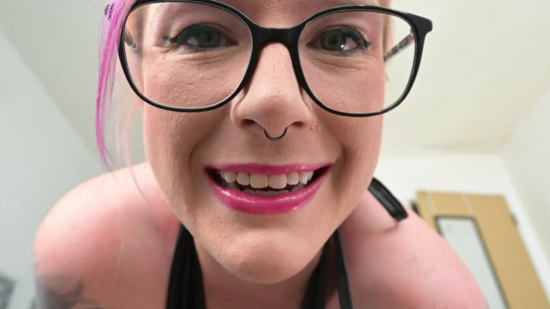 Missellie8: Stinky Smells Female Domination