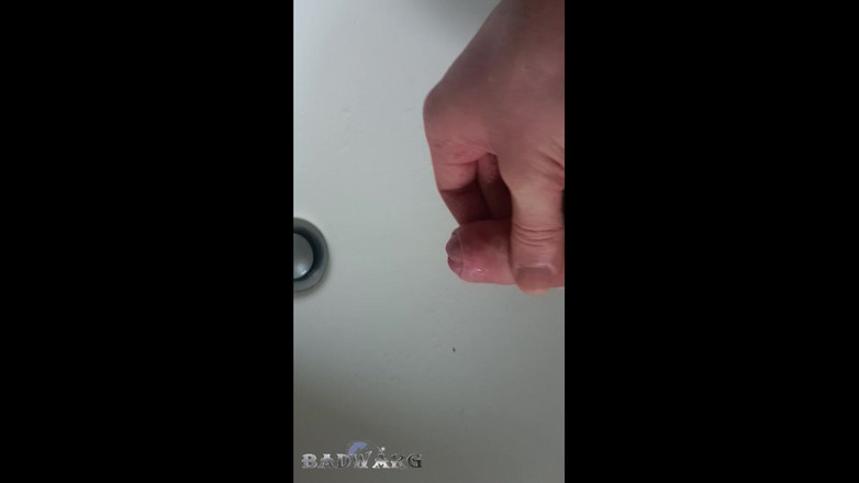 BadWarg: Natursekt im Badezimmer-Waschbecken - 04.04.2024