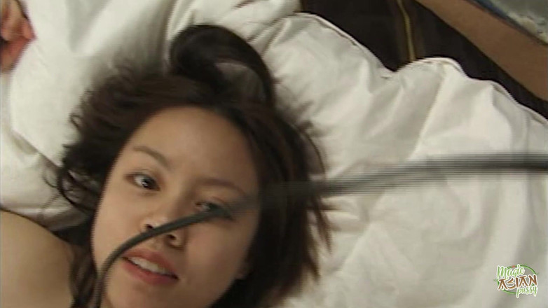 Magic Asian Pussy: Na het geven van een voetenbeurt neemt deze rondborstige latina...