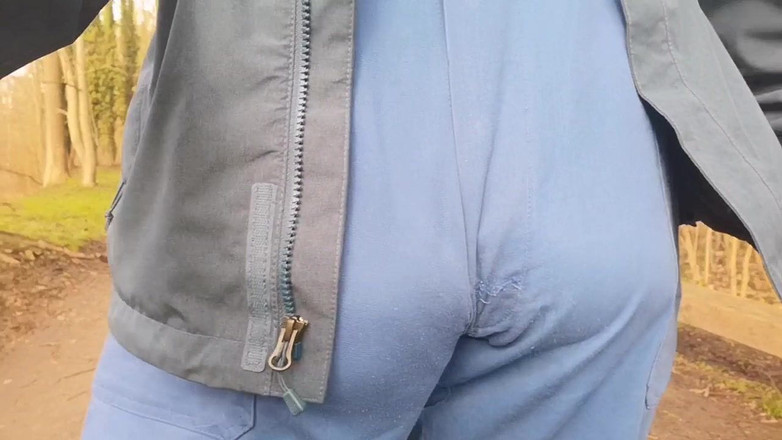 Monster_Meat_: 공공 장소에서 걷는 위험한 자위