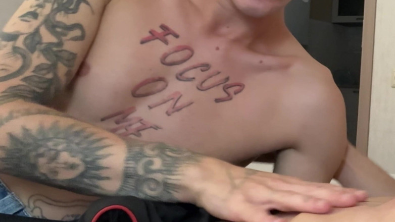 Max Gen: 파트 1 남자친구는 의붓오빠의 큰 것을 시도합니다.