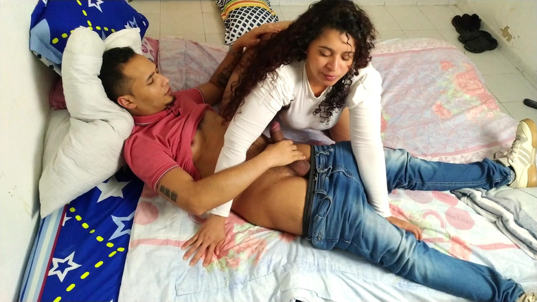 curly hot wife: Apenas venezuelanos chupam ovos de forma insaciável