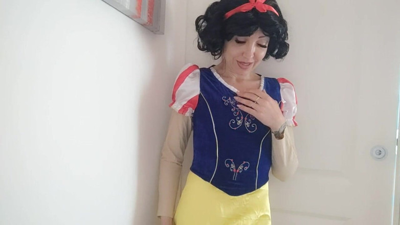 savannahamatoriale: snowhite, your favourite princess
