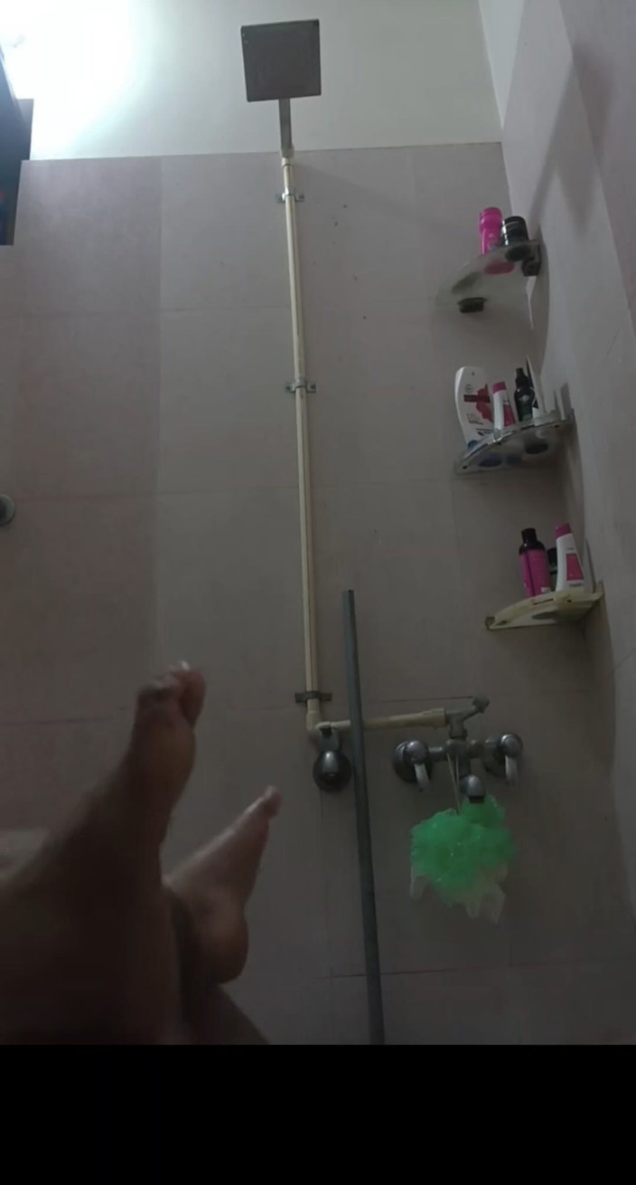 sashaa: วัยรุ่นอินเดีย Desi เย็ดในห้องน้ําสุดฮอต