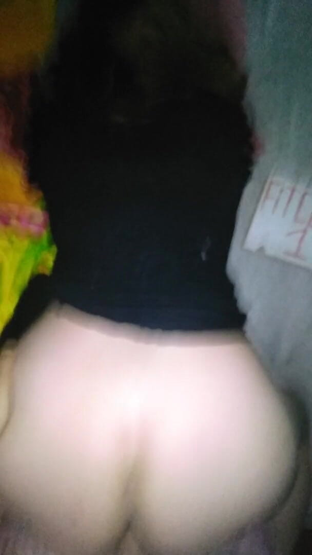 Fitcure1: Kız arkadaşım yatakta dörtlü elbiseli