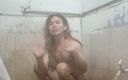 Reynalda Paler: The beautiful girl is taking a bath in Cr