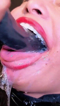 Фетиш с язычком