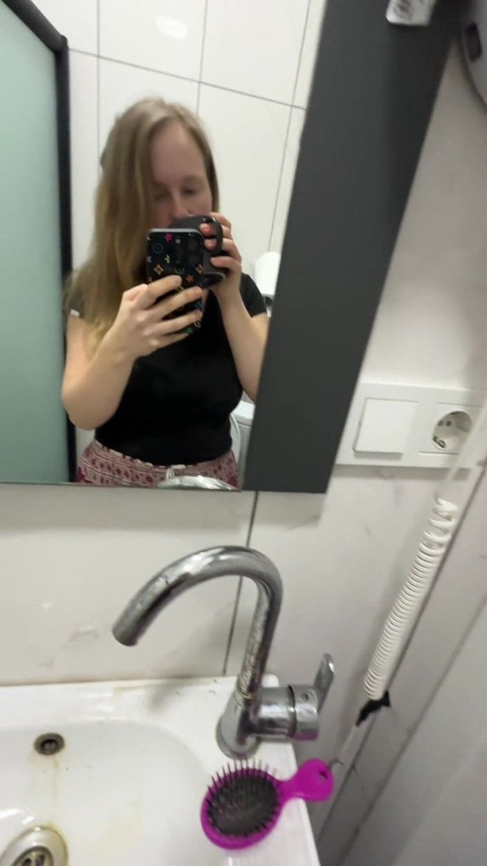 SweetLucy96: I Had to Pee Urgently