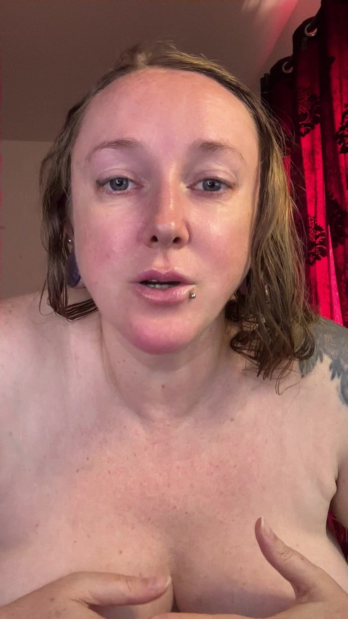 Kisicaxx: Topless Tits Squeezed, Stroke and Dirty Talk JOI