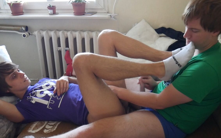 Ethan Alex: Uctívání Alexových ponožkových nohou a stříkání na ně