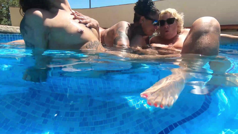Cheyenne Rose 80: Under Water Dildo Fun