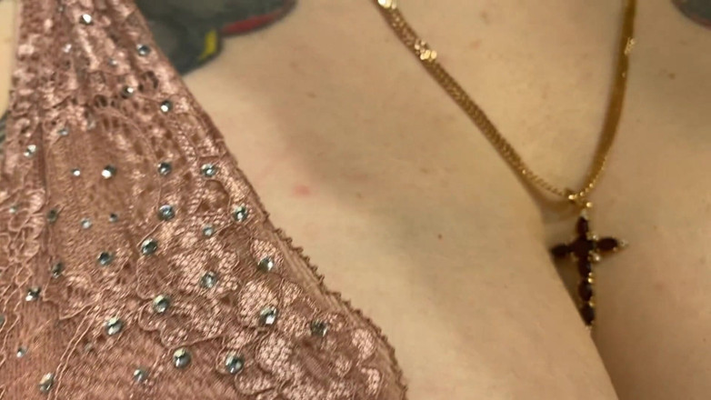 Barbietatoo1: I am looking for an outfit for a corporate party