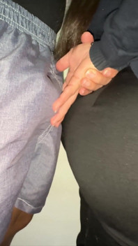 Ragazza Tettona Brancola Il Pene Di Uno Sconosciuto