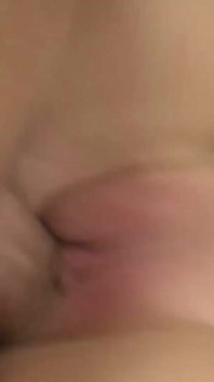 Těsná teen kundička provrtaná velkým ptákem