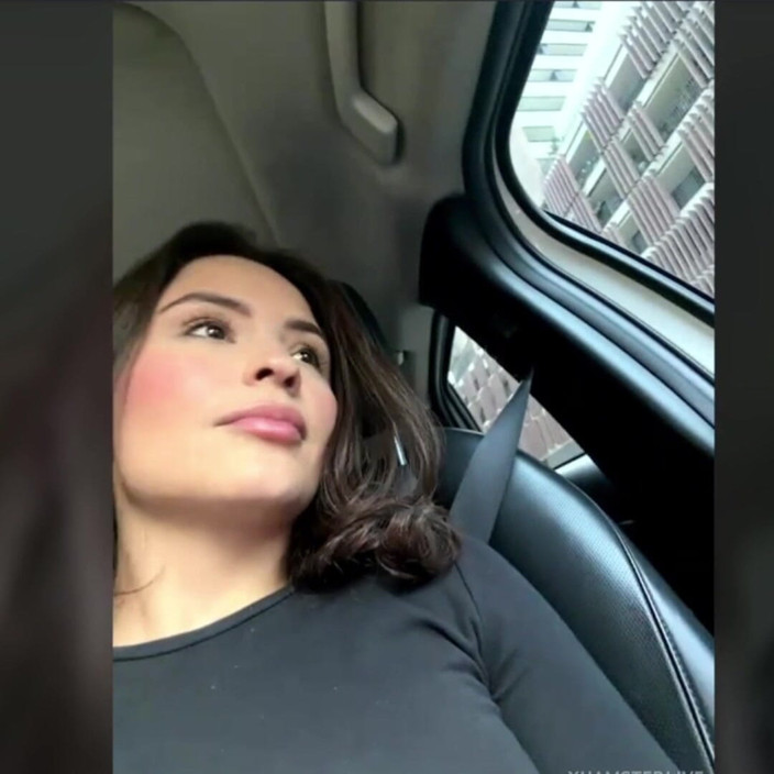 Ayumi Hall: Ik verlies een weddenschap, ik moet naakt gaan en masturberen...