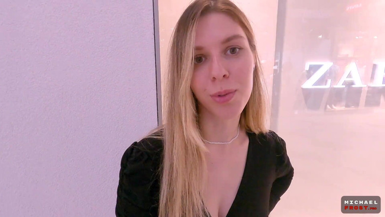 Milfetta: Hoață din magazine ghinion futută în toaleta mall-ului - sex riscant - VEDERE...