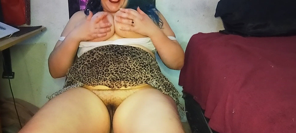Mrs Venus: Awek montel panas menari funk