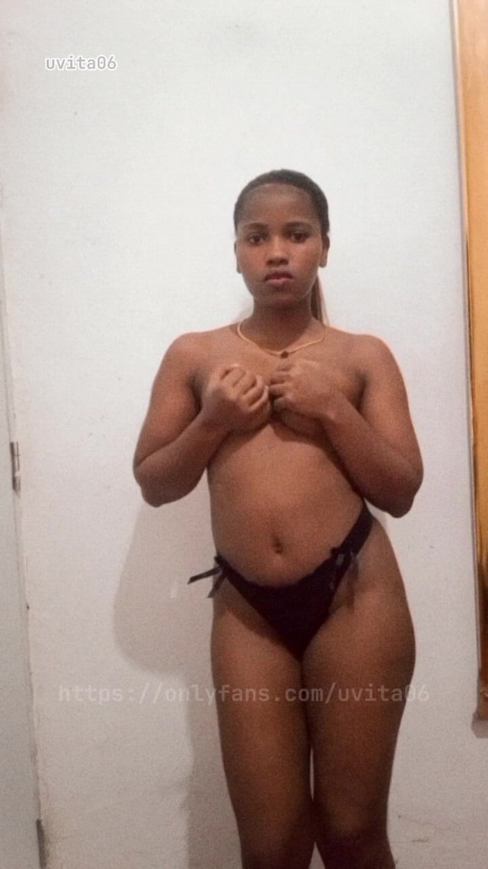 Minayi: Îmi place să rock fundul meu imens și dans sexy pentru...