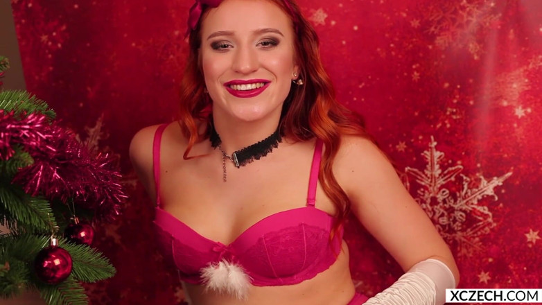 XCZECH: Red Venus is Santa baby