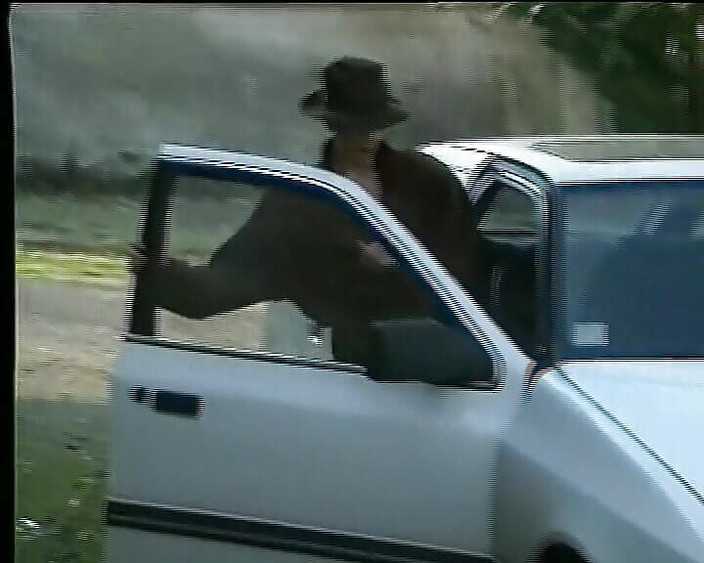 Deutsche Camgirls: Wanita semok rambut cokelat asal jerman telan sperma setelah makan...