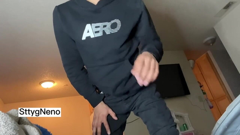 Xooshua (xblue18): Горячий 18-летний молодой мужчина раздевается догола в своей комнате и делится видео со своими друзьями