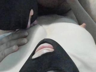 Angel Sky69: 性感的夫妇温柔地舔他们的乳房和乳头
