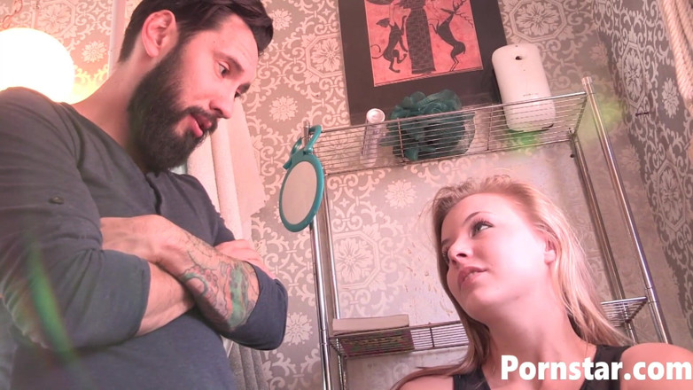 Pornstars: Tiny stepdaughter Lexi Davis sucks stepdaddy's dick