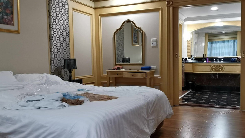 Sissy Cummy Lingerie: Ranní probuzení Sissy Slut Michelle v hotelu Bangkok &amp; Webkamera