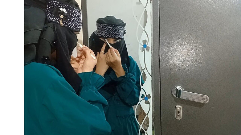 Dearshivani: Muslimská dívka s krásnýma očima, byla ošukaná před zrcadlem