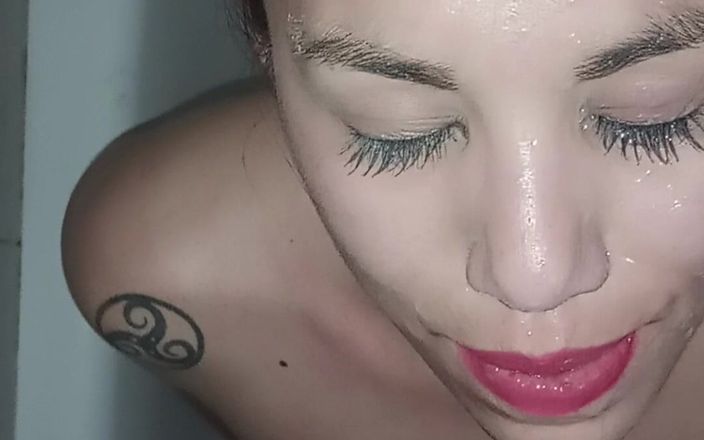 Meretblack: Una grande doccia dorata sulla mia faccia.