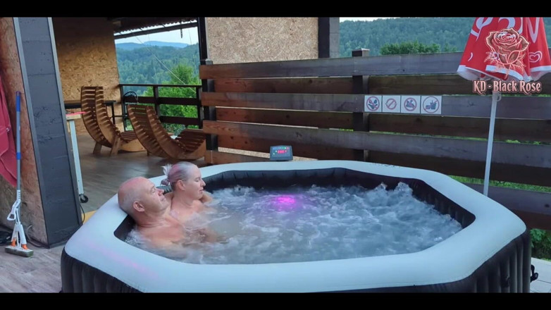 Kd Black Rose: Spielzeit im whirlpool entspannende liebe im whirlpool
